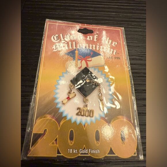 NWT Class of the Millennium 2000 Graduation Cap and Diploma Pin - Picture 3 of 4